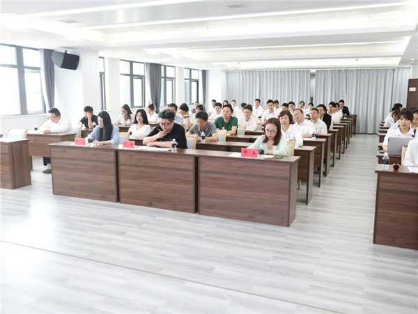 城投集團舉辦“展現(xiàn)青年風(fēng)采，奉獻(xiàn)青春力量”主題演講比賽