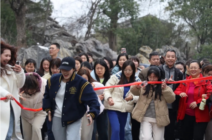 市城投集團(tuán)開展“團(tuán)結(jié)一心 拼搏進(jìn)取 奮戰(zhàn)2025”迎新年登山、健步走活動(dòng)